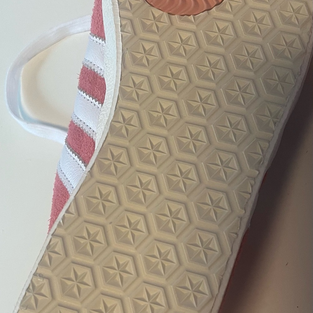 Adidas Gazelle Vintage Salmon Pink and White Shoes - Picture 4 of 7
